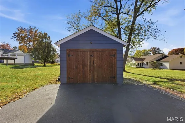 $199,999 | 450 St Joseph Street, Florissant, MO 63031