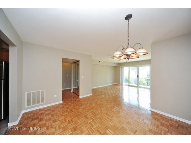 3252 Sanders Road, Unit 9D Northbrook, IL 60062 - Photo 3 of 10