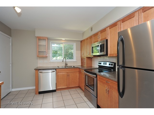 3252 Sanders Road, Unit 9D Northbrook, IL 60062 - Photo 4 of 10