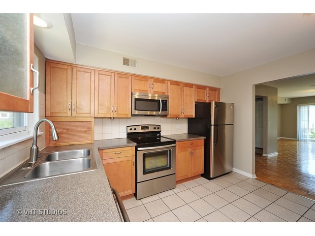 3252 Sanders Road, Unit 9D Northbrook, IL 60062 - Photo 5 of 10