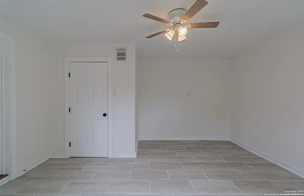 $1,500 | 210 North San Jacinto Street, San Antonio, TX 78207