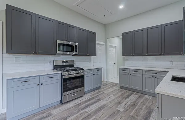 $1,500 | 210 North San Jacinto Street, San Antonio, TX 78207