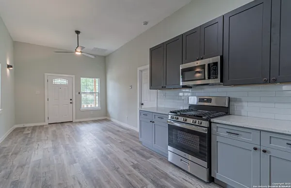 $1,500 | 210 North San Jacinto Street, San Antonio, TX 78207