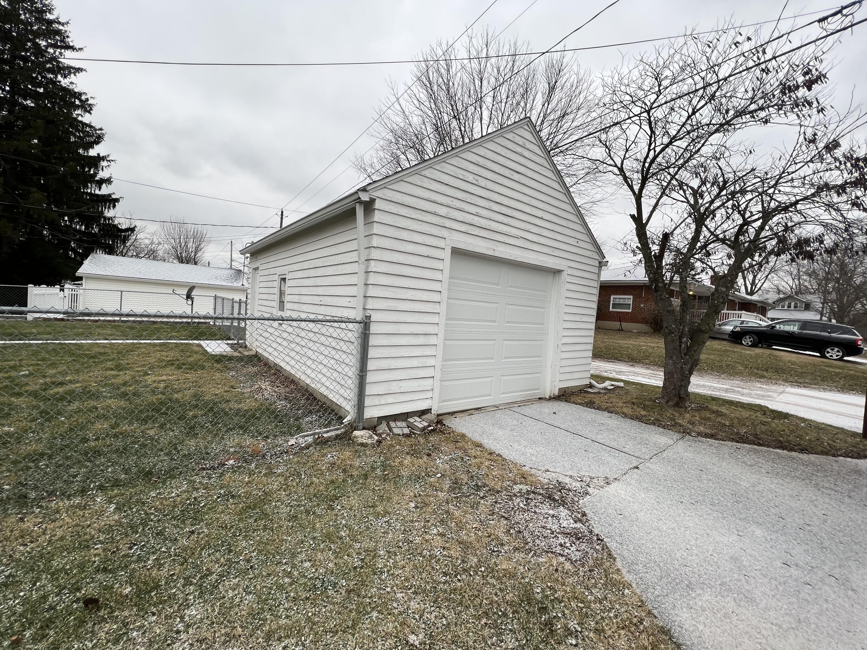 1303 Woodland Road Springfield, OH 45504 - Photo 9 of 12