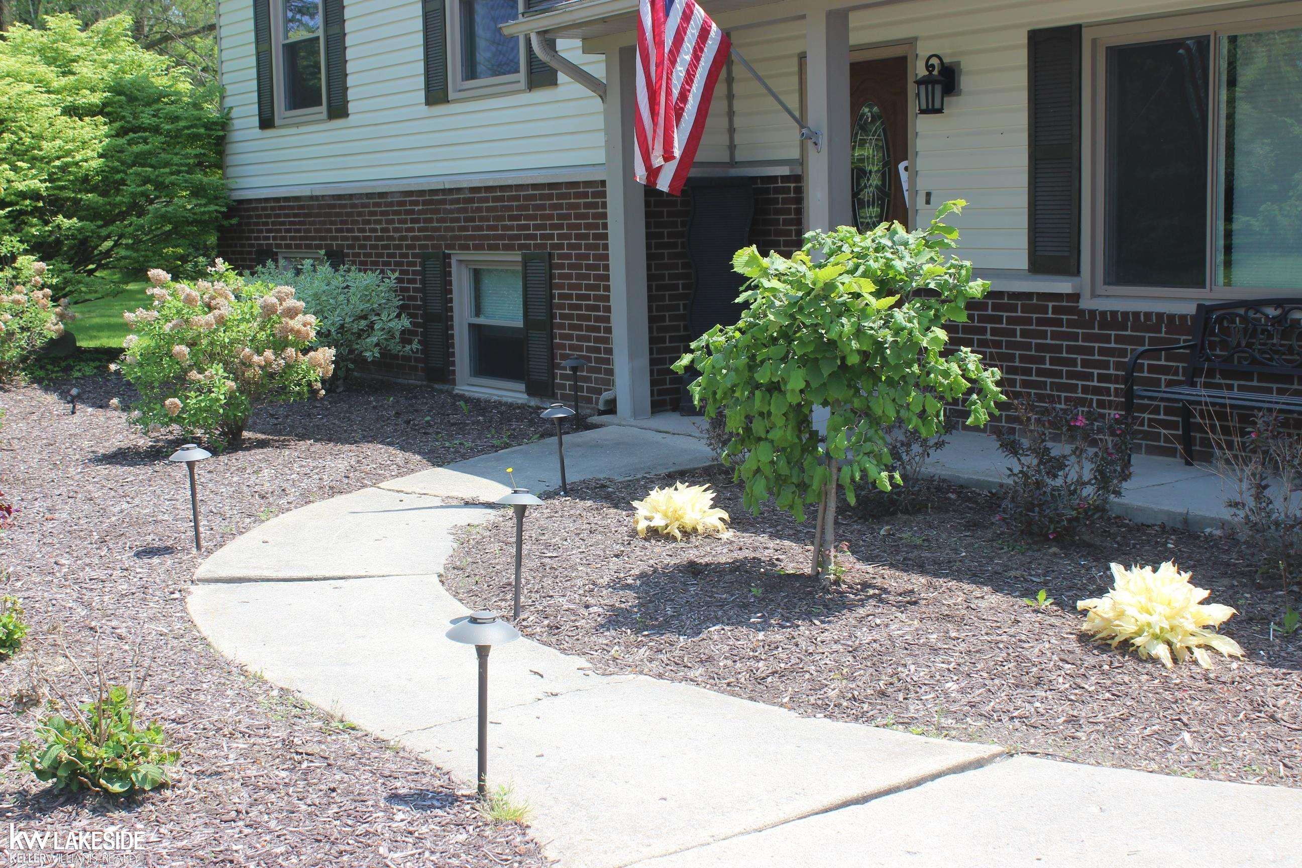 10111 Pound Road Columbus, MI 48063 - Photo 2 of 30