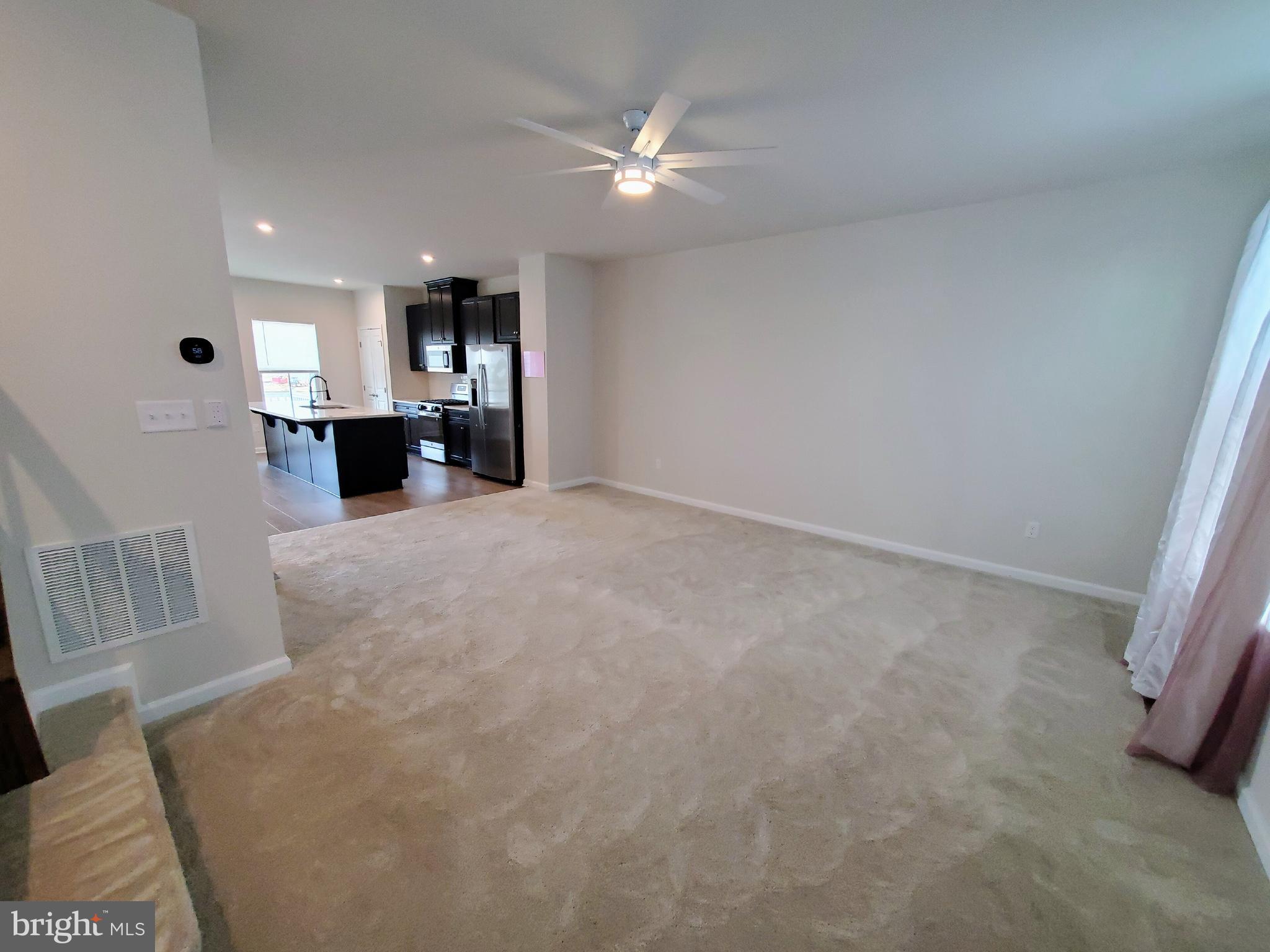 31 Roundstone Run Swedesboro, NJ 08085 - Photo 15 of 37 Living room