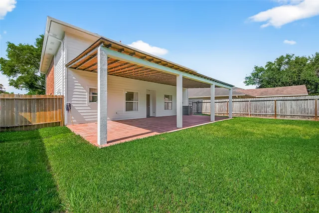 a view of a house with a backyard