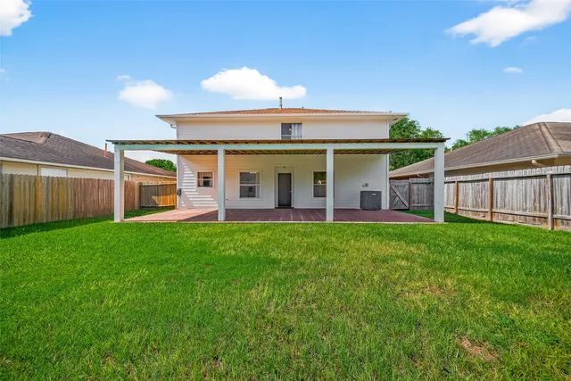 a view of a house with backyard and porch