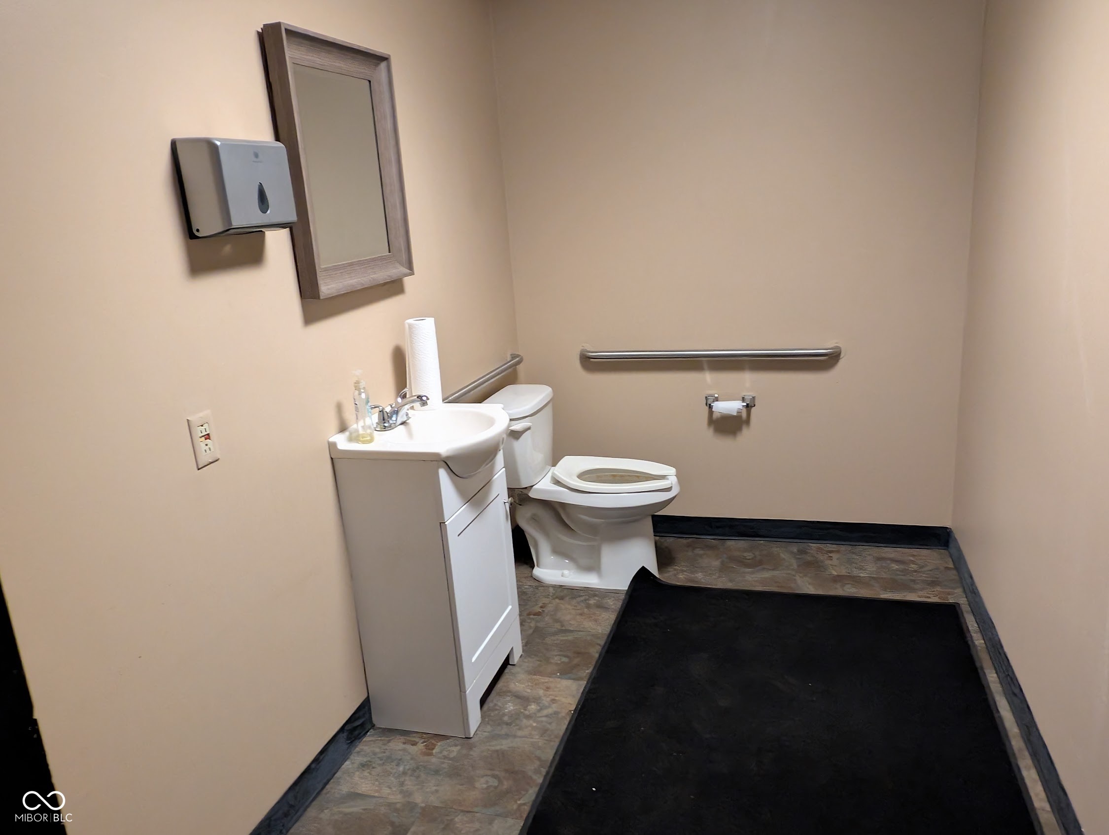 627 Meridian Street Anderson, IN 46016 - Photo 12 of 16