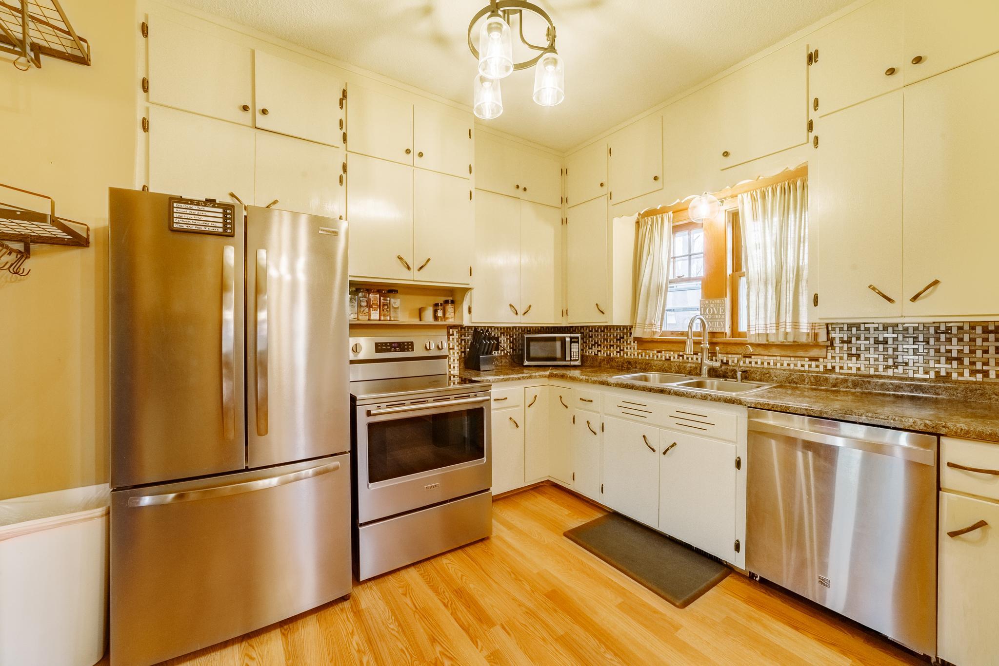 612 West Brooks Street Arlington, MN 55307 - Photo 8 of 35