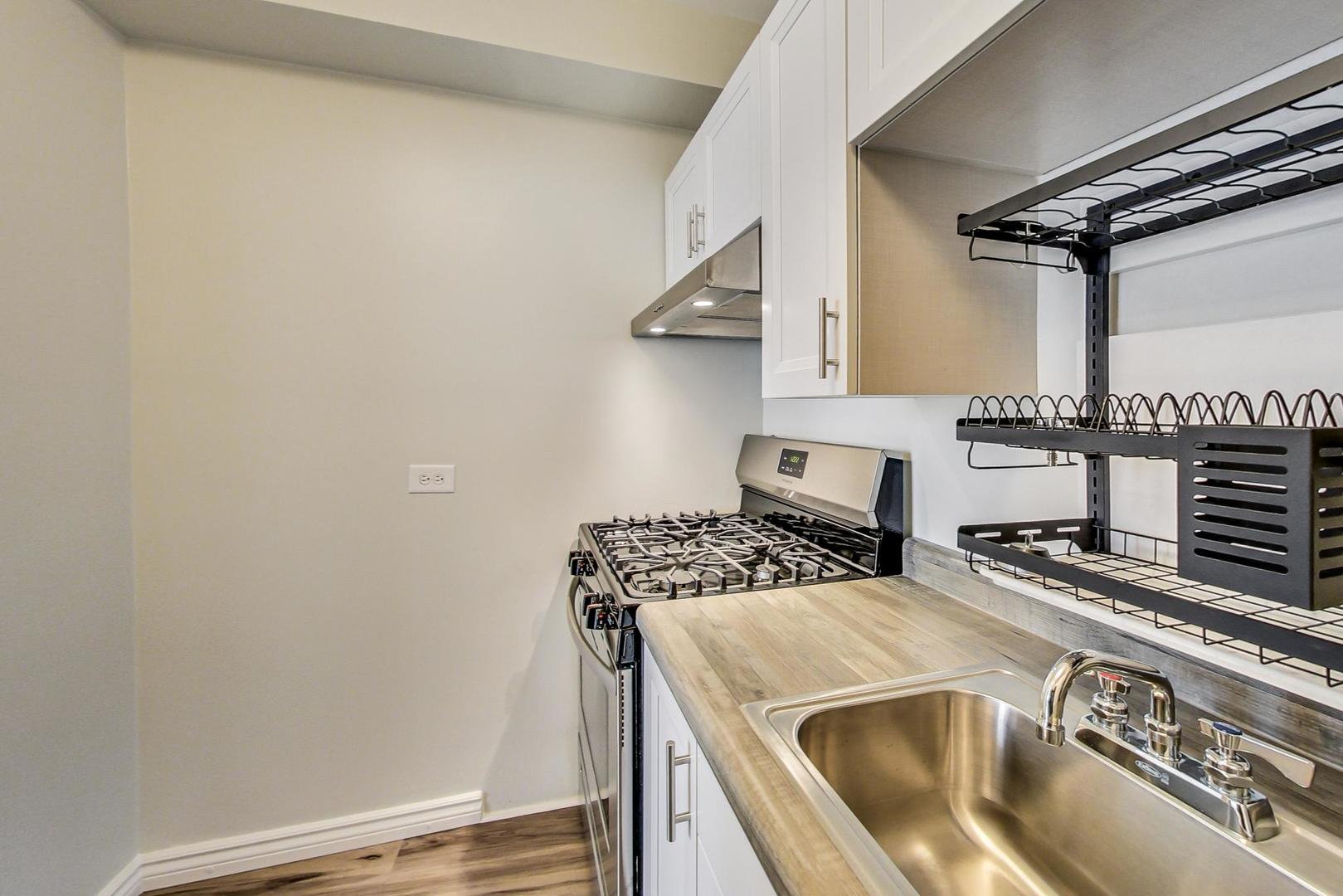 1150 North Lake Shore Drive, Unit 11J Chicago, IL 60611 - Photo 20 of 34 a kitchen with a stove and a refrigerator