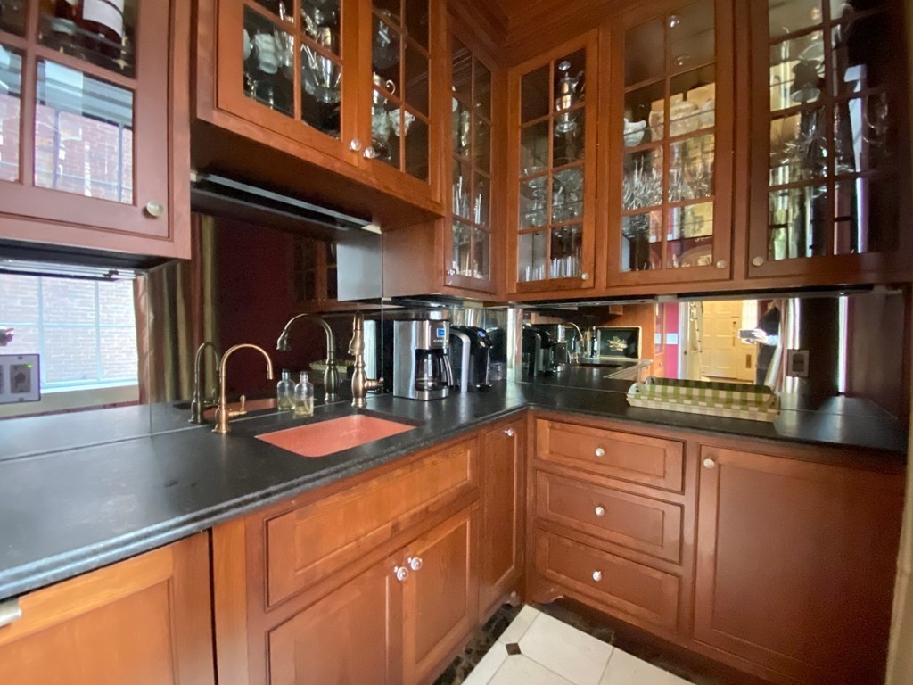 4 Acorn Street Boston, MA 02108 - Photo 5 of 12