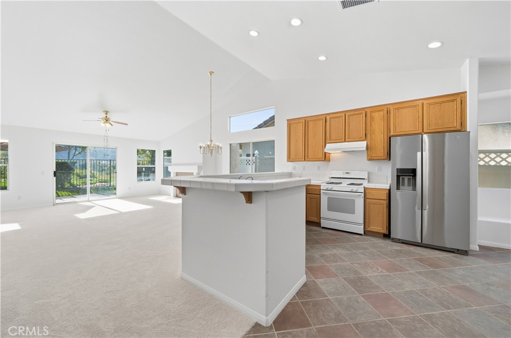 4875 Lake Shore Place Fallbrook, CA 92028 - Photo 7 of 31 a kitchen with a refrigerator a sink and a stove