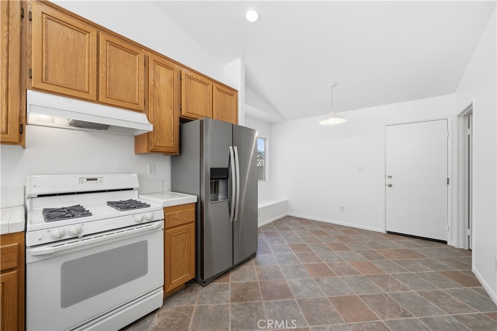 4875 Lake Shore Place Fallbrook, CA 92028 - Photo 9 of 31 a kitchen with a stove cabinets and refrigerator