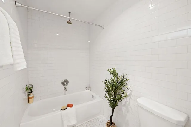 $2,375 | 1101 Shoal Creek Boulevard, Unit 14, Austin, TX 78701