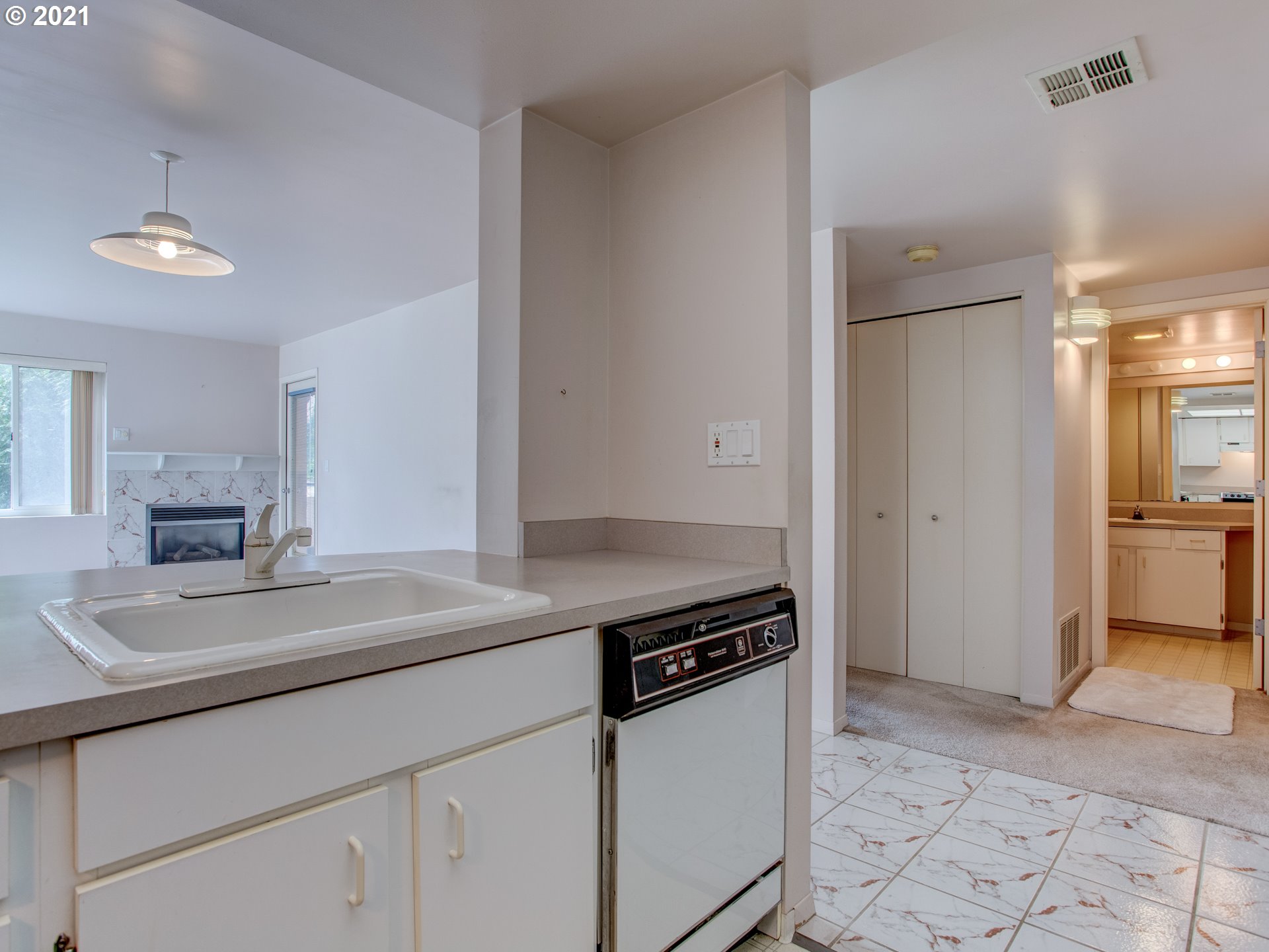 6685 West Burnside Road, Unit 323 Portland, OR 97225 - Photo 8 of 29 Gallery Image 8