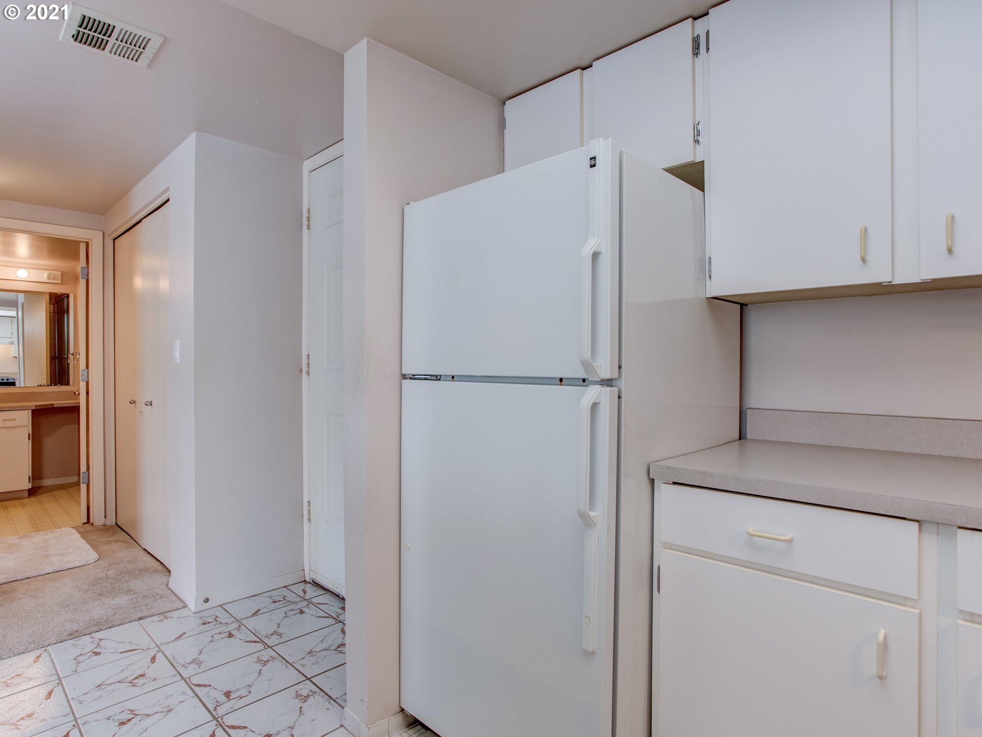6685 West Burnside Road, Unit 323 Portland, OR 97225 - Photo 9 of 29 Gallery Image 9