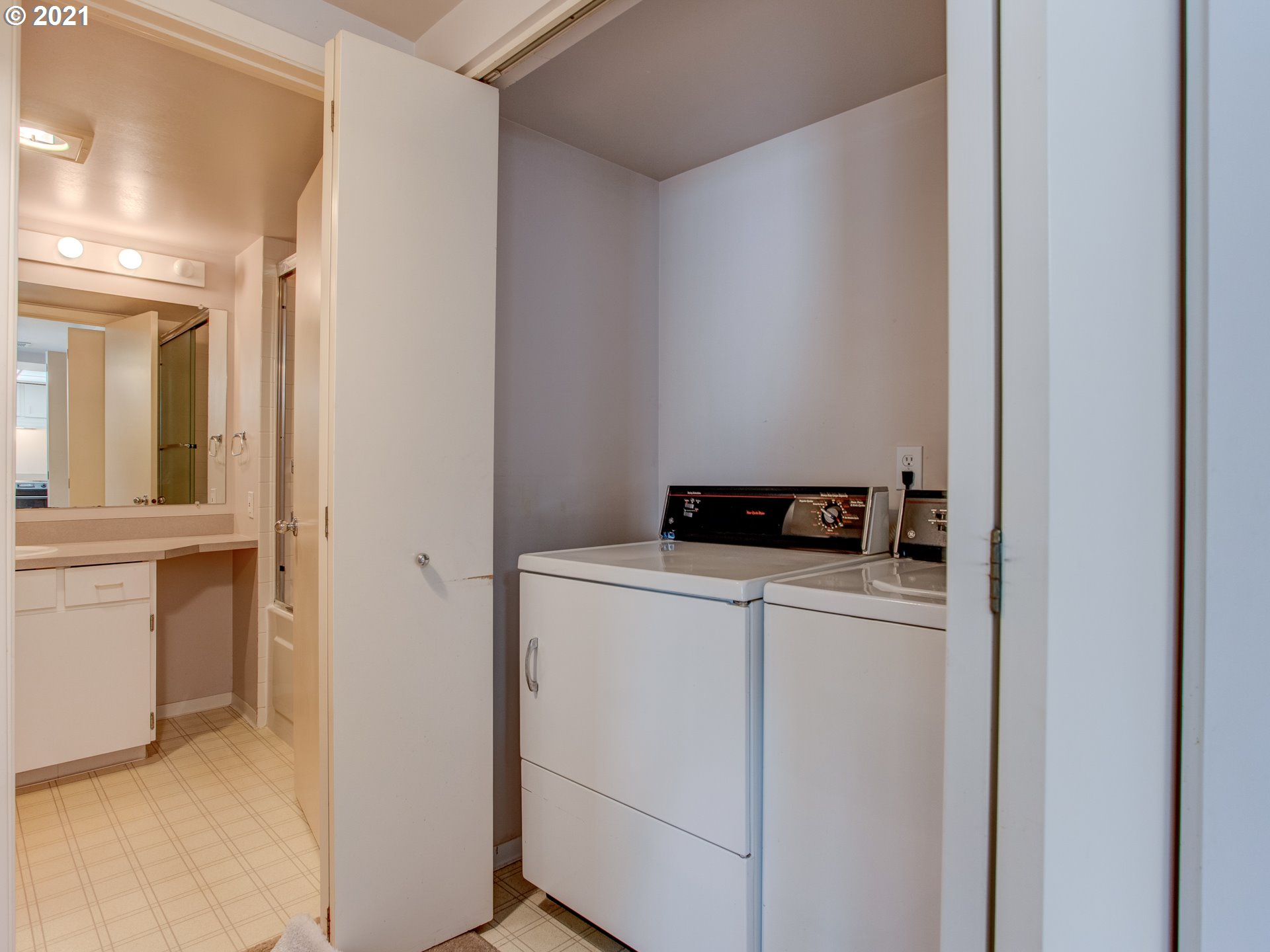 6685 West Burnside Road, Unit 323 Portland, OR 97225 - Photo 10 of 29 Gallery Image 10