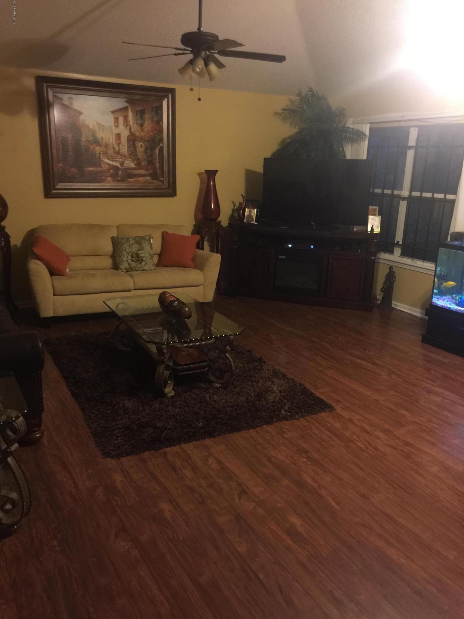 9315 Ribault Avenue Jacksonville, FL 32208 - Photo 7 of 12 IMG_1244