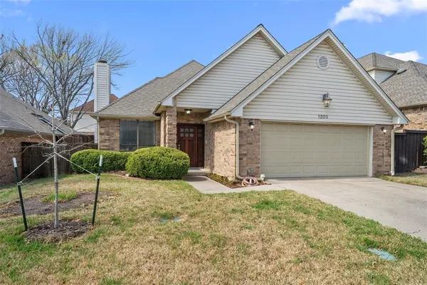 $2,650 | 1205 Olde Towne Drive, Irving, TX 75061
