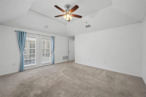 wooden floor in an empty room with a ceiling fan