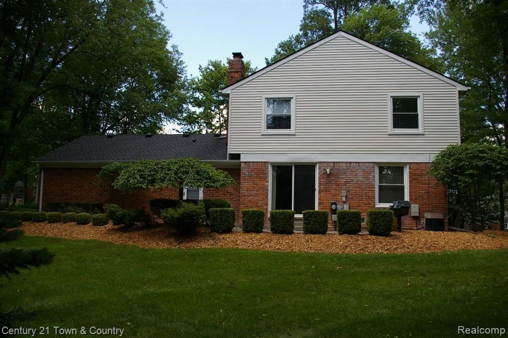4403 Patrick Road West Bloomfield, MI 48322 - Photo 21 of 23 REAR EXTERIOR.