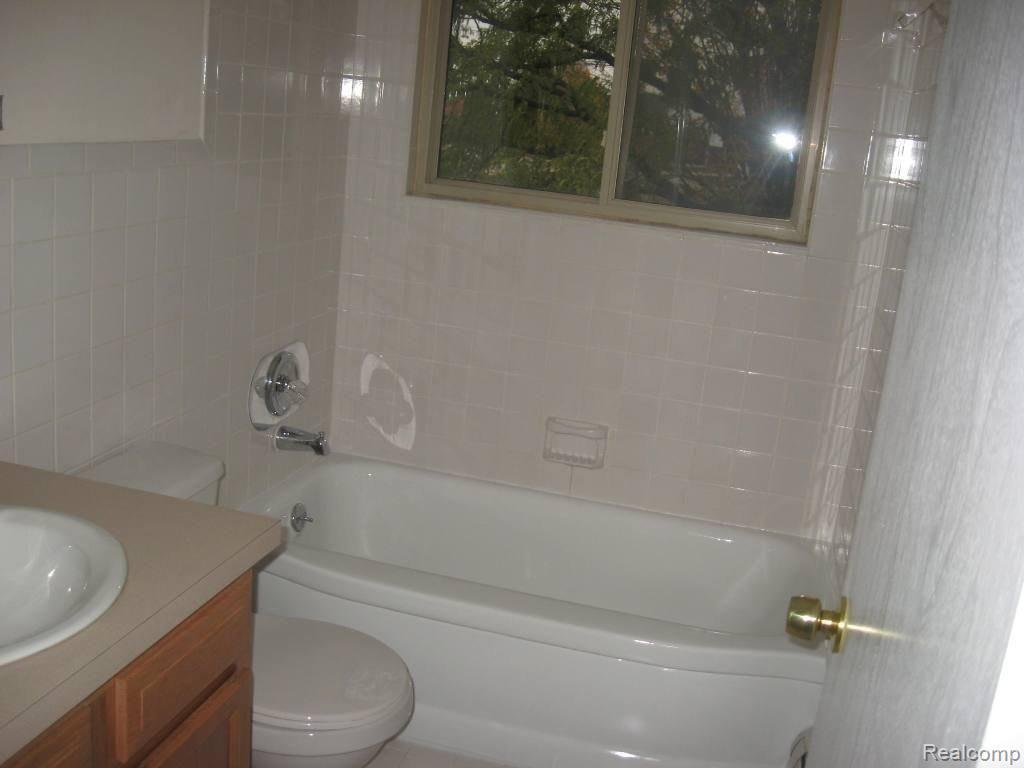 11410 Canal Road, Unit 207 Sterling Heights, MI 48314 - Photo 7 of 11 IMG_2317.JPG