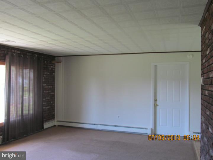 30 Harrow Road Levittown, PA 19056 - Photo 13 of 22 Gallery Image 13