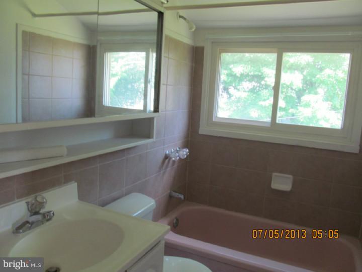 30 Harrow Road Levittown, PA 19056 - Photo 15 of 22 Gallery Image 15