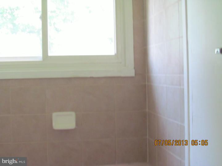 30 Harrow Road Levittown, PA 19056 - Photo 16 of 22 Gallery Image 16