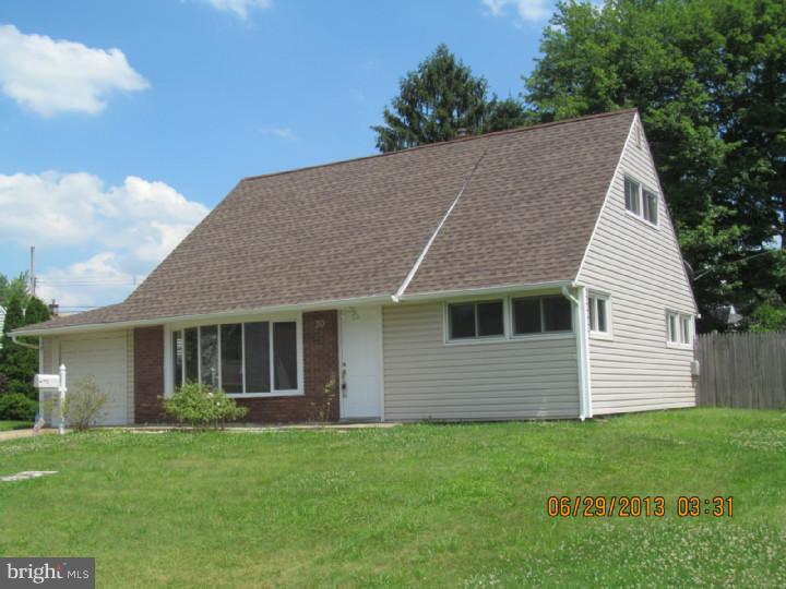 30 Harrow Road Levittown, PA 19056 - Photo 3 of 22 Gallery Image 3