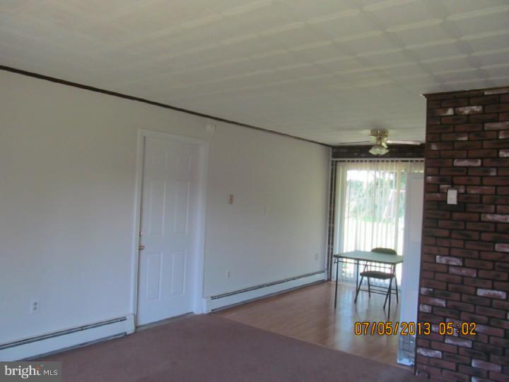 30 Harrow Road Levittown, PA 19056 - Photo 4 of 22 Gallery Image 4