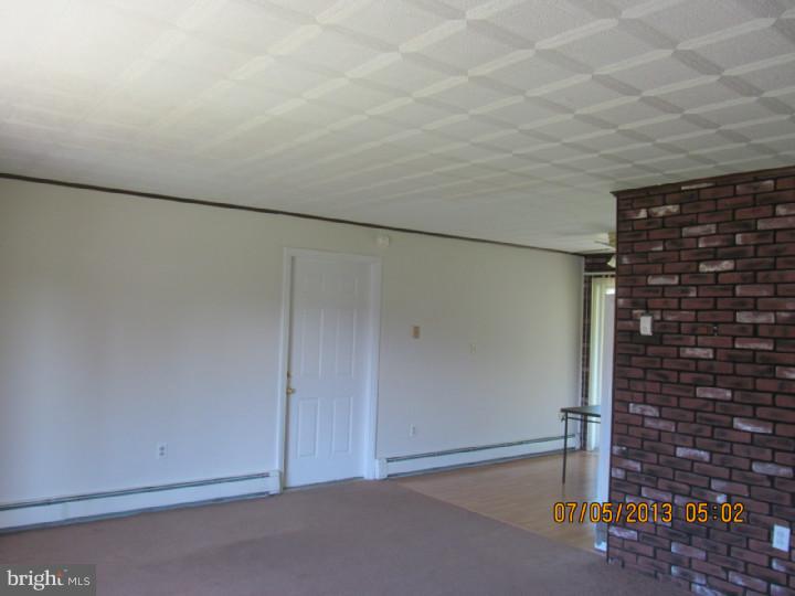 30 Harrow Road Levittown, PA 19056 - Photo 5 of 22 Gallery Image 5