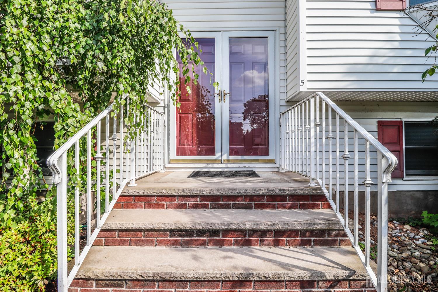 5 Timothy Court Edison, NJ 08837 - Photo 5 of 32