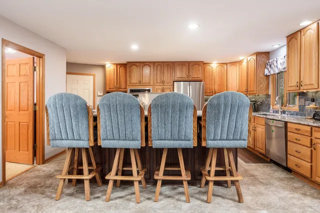 $424,700 | 5076 Oak Hill Road, Rockford, IL 61109