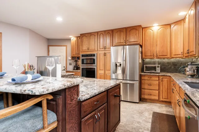 $424,700 | 5076 Oak Hill Road, Rockford, IL 61109