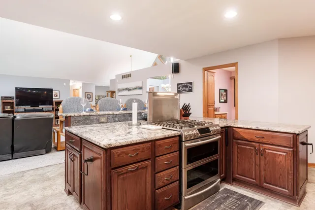 $424,700 | 5076 Oak Hill Road, Rockford, IL 61109