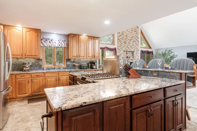 $424,700 | 5076 Oak Hill Road, Rockford, IL 61109