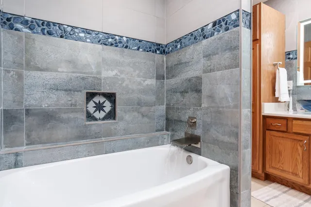 $424,700 | 5076 Oak Hill Road, Rockford, IL 61109