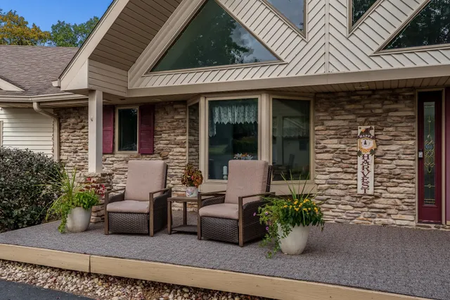 $424,700 | 5076 Oak Hill Road, Rockford, IL 61109