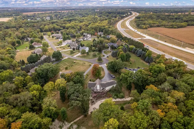 $424,700 | 5076 Oak Hill Road, Rockford, IL 61109