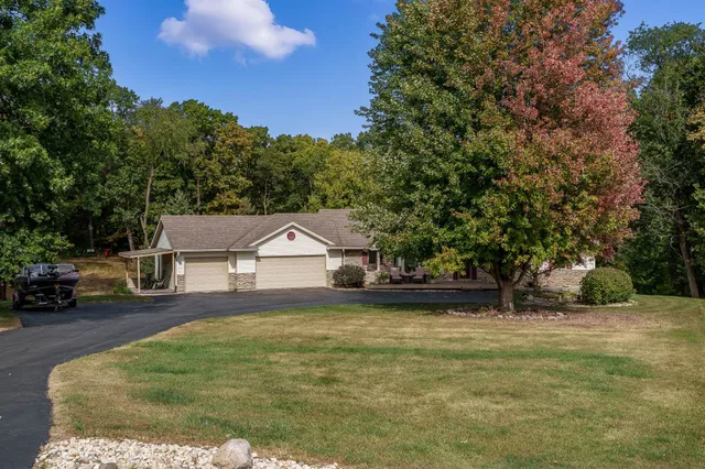 $424,700 | 5076 Oak Hill Road, Rockford, IL 61109