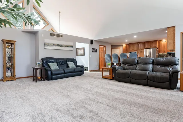 $424,700 | 5076 Oak Hill Road, Rockford, IL 61109