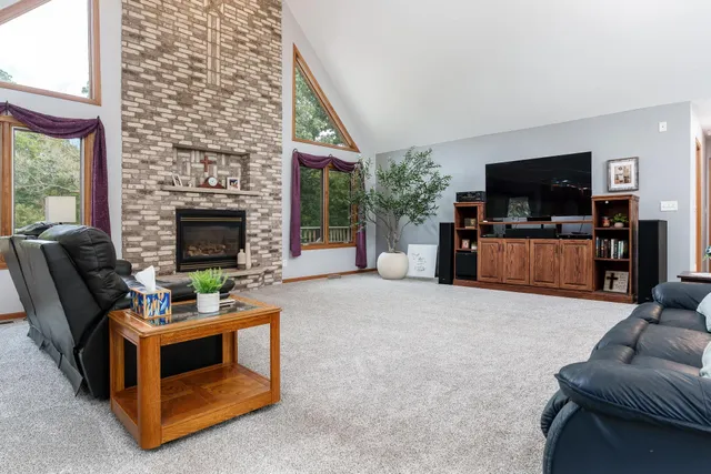 $424,700 | 5076 Oak Hill Road, Rockford, IL 61109