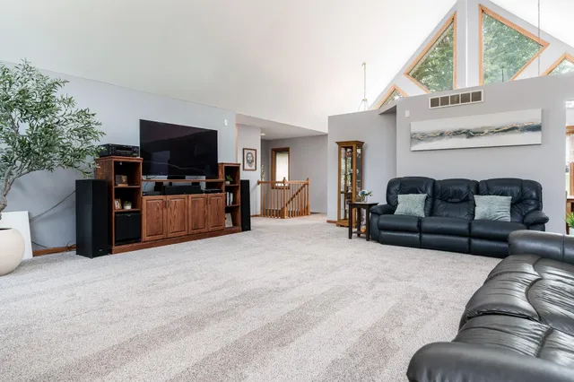 $424,700 | 5076 Oak Hill Road, Rockford, IL 61109