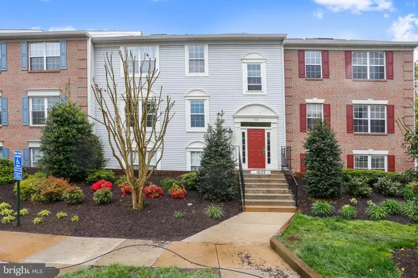 $2,295 | 12103 Greenway Court, Unit 201, Fairfax, VA 22033