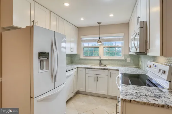 $2,295 | 12103 Greenway Court, Unit 201, Fairfax, VA 22033