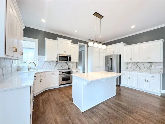 $675,000 | 19011 West 99th Street, Lenexa, KS 66220