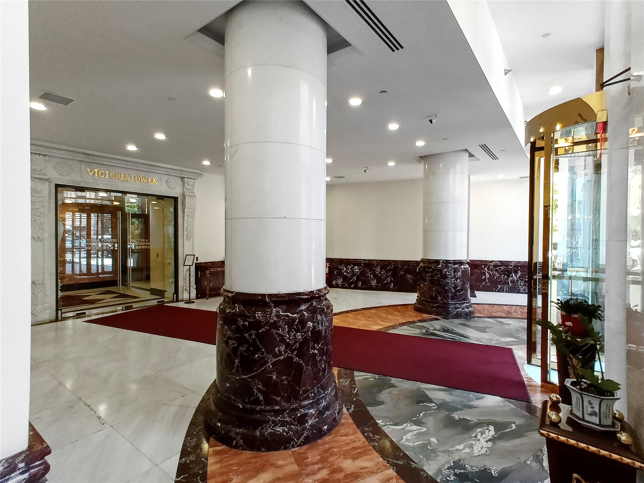 133-38 Sanford Avenue, Unit 6A Queens, NY 11355 - Photo 19 of 22 a lobby with furniture and window