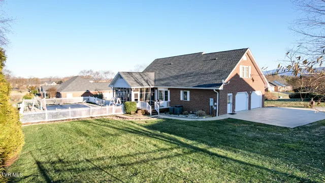 $700,000 | 14 West Ridgefield Court, Greeneville, TN 37745